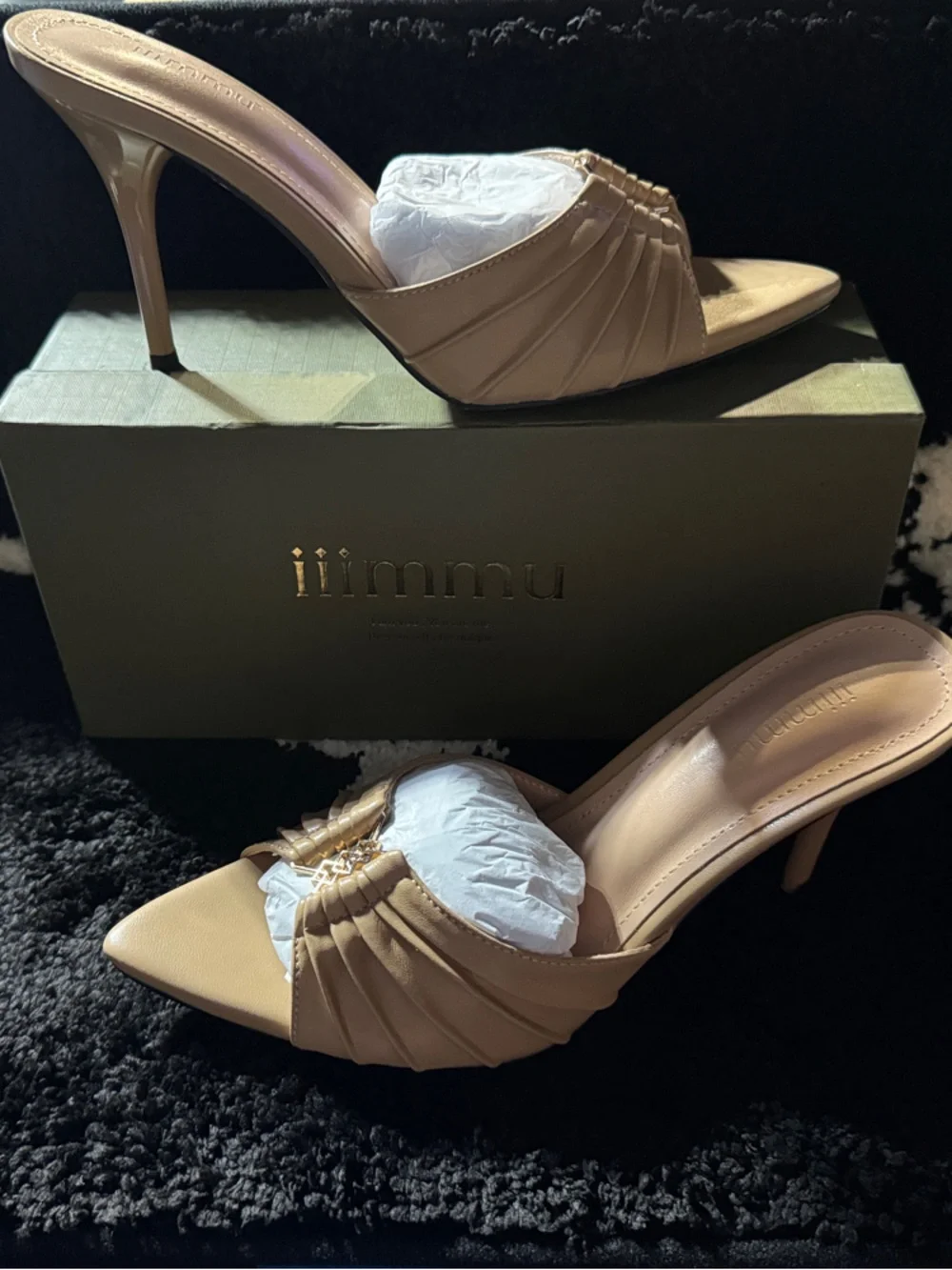 New in box iiimmu Nude Pleated Pointed-Toe Heels